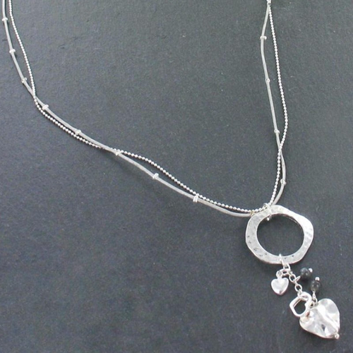 Beaten Ring Necklace With Heart Charms In Silver Plate