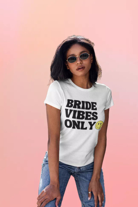 Bride Vibes Smiley Face Tee - S001382B001943P000017V007