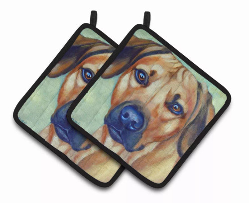 Dog on Pair of Pot Holders - S000213B001695P069321V002