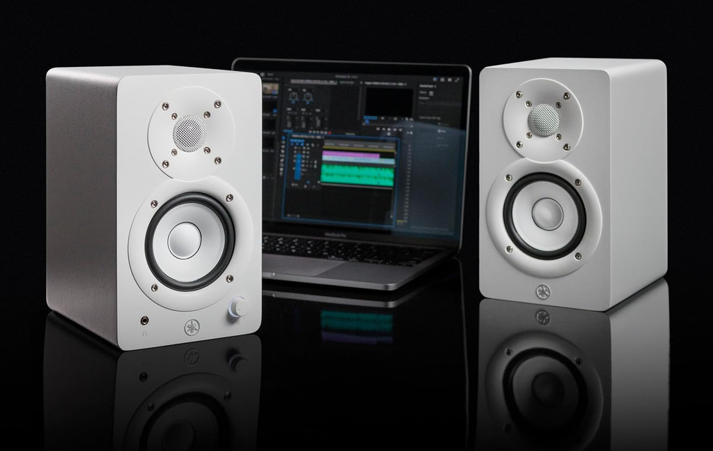 Yamaha HS4 4.5" Two Way Bass Refiex Powered Studio Monitors Pair In White with Room Control and High Trim Response Controls