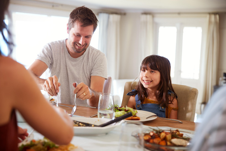 Using Mealtime Psychology to Get Kids to Eat Healthy