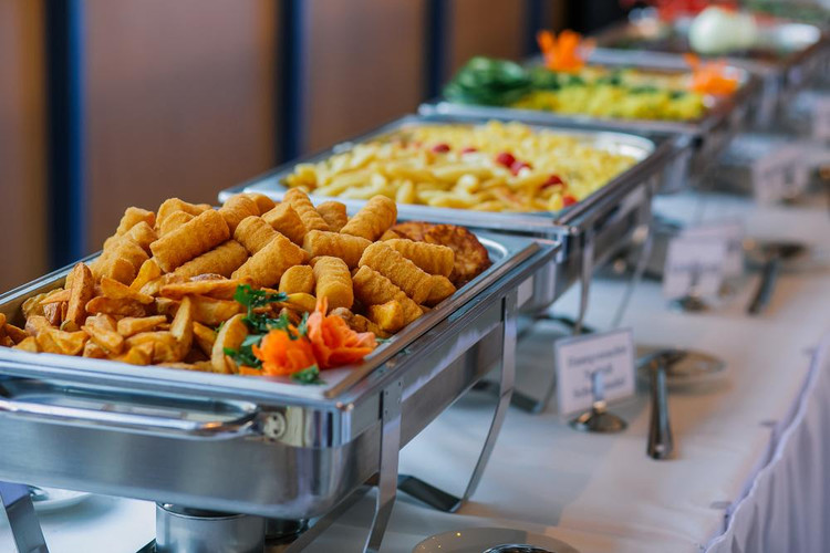 8 Foods You Never Want To Eat In A Buffet