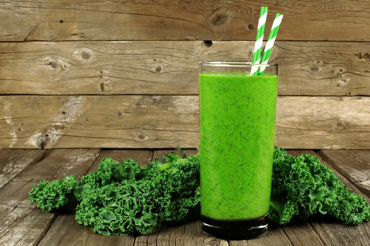 Kale, pineapple and almond butter smoothie