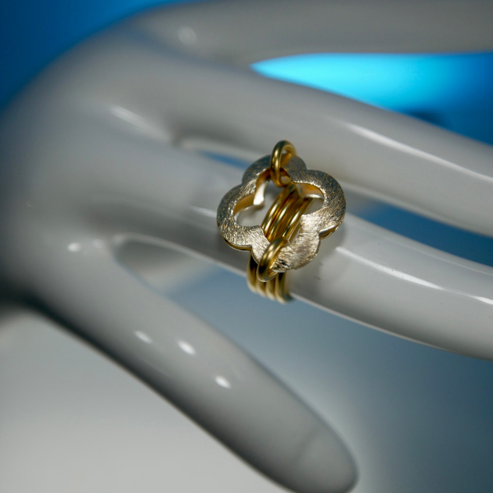 Small clover ring