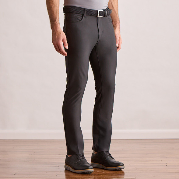 BLACK || FRONT MODEL STUDIO BLACK || FRONT MODEL STUDIO