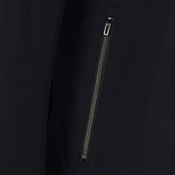 BLACK || POCKET ZIPPER DETAIL
