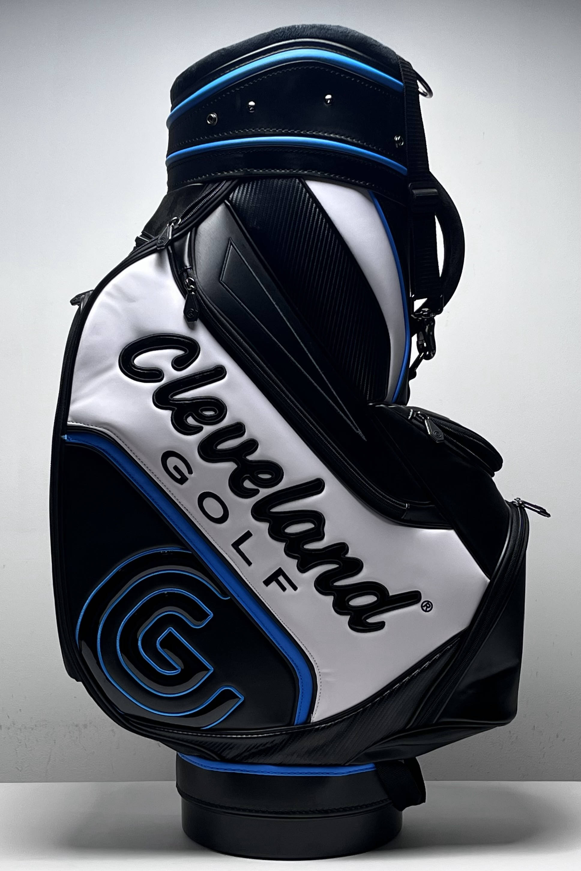 こうせいじ　Cleveland Golf キャディバッグ 青黒白 Cleveland CG Staff Bag Black 6-Way Divide Single Strap Golf Bag