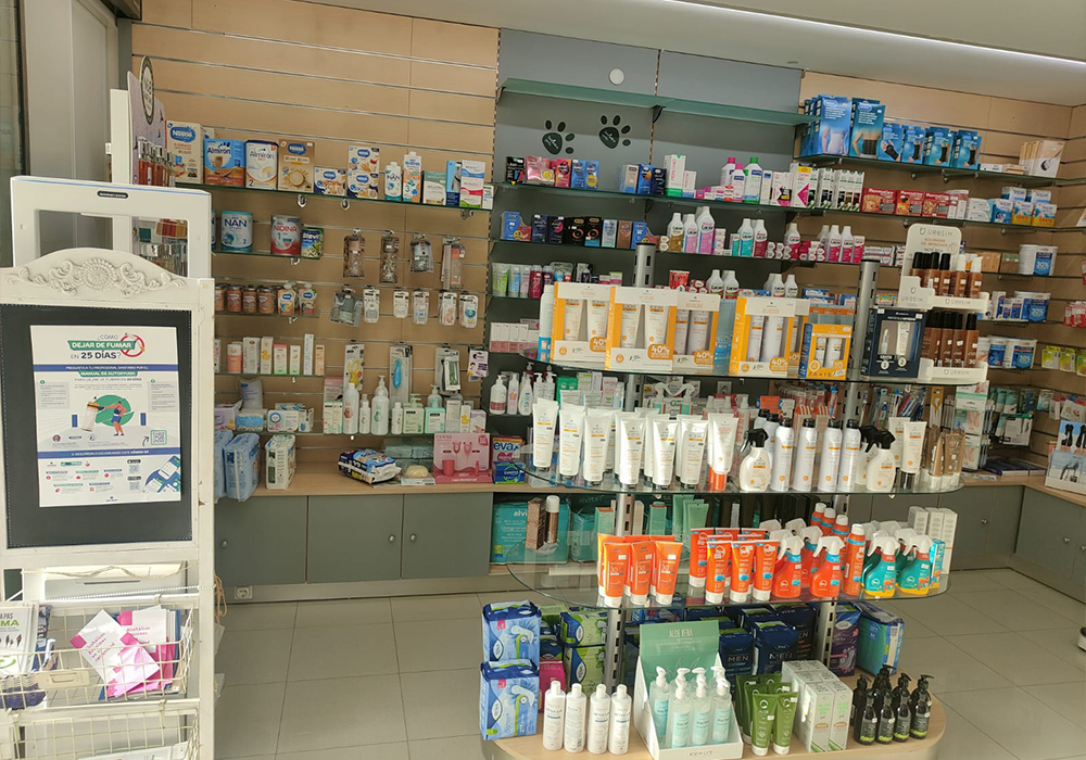 Interior de la Farmacia Playa la Mata en Torrevieja, Alicante