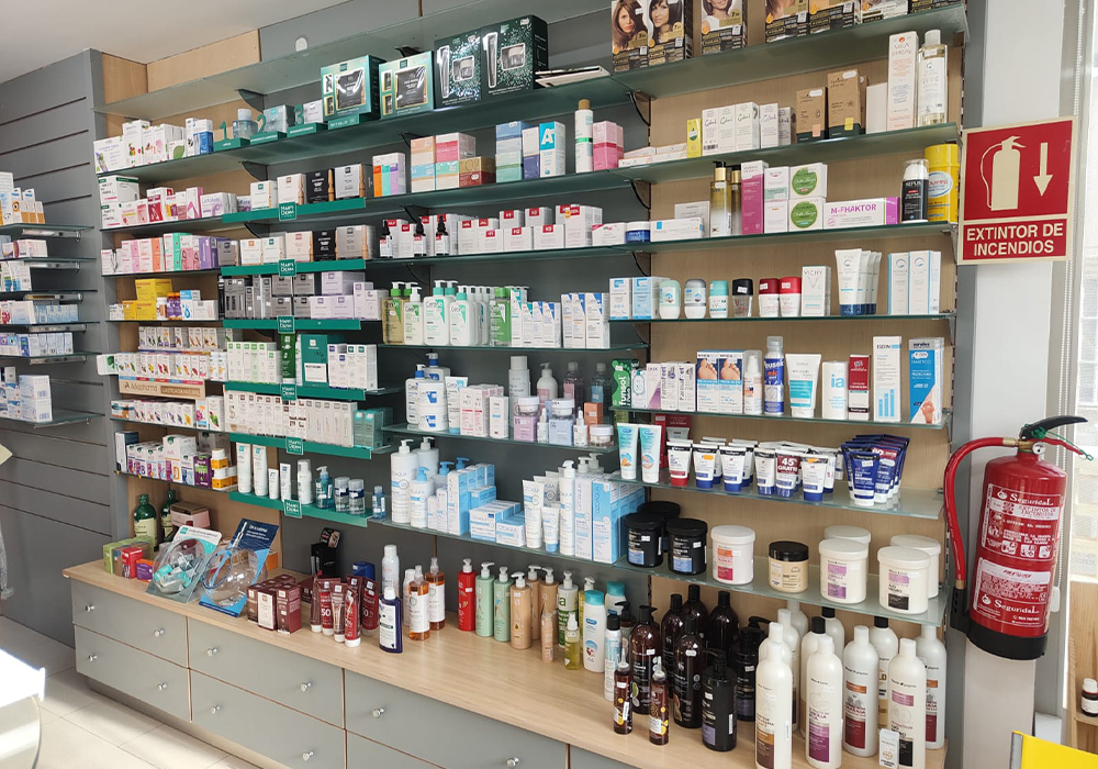Productos dermocosmética de la Farmacia Playa la Mata en Torrevieja, Alicante
