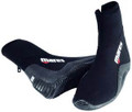 5mm boot with zipper.  Sole comes around to back to help hold fin strap in place.  Good support.  Boot runs one size larger