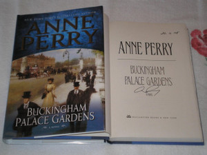 Buckingham Palace Gardens (Thomas and Charlotte Pitt Series