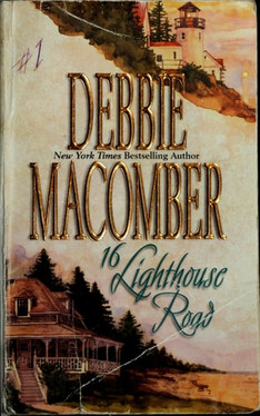16 Lighthouse Road (Cedar Cove, Book 1)