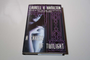A Caress of Twilight (Meredith Gentry, Book 2)