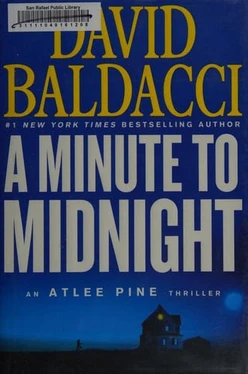 A Minute to Midnight (An Atlee Pine Thriller, 2)