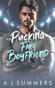 The Pucking Fake Boyfriend: Vom Hass zur Liebe: Eine heiße Eishockey-Romanze mit dem besten Freund ihres Bruders