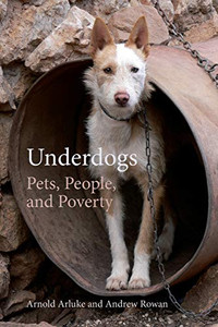 Underdogs: Pets, People, and Poverty (Animal Voices / Animal Worlds Ser.) - Paperback