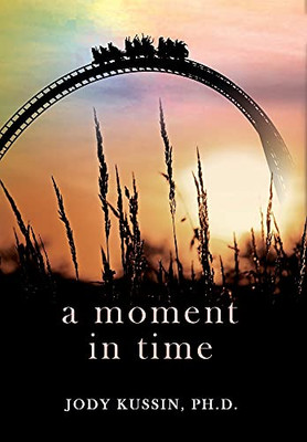 A Moment In Time: Finding Strength In A Pandemic (Hardcover)