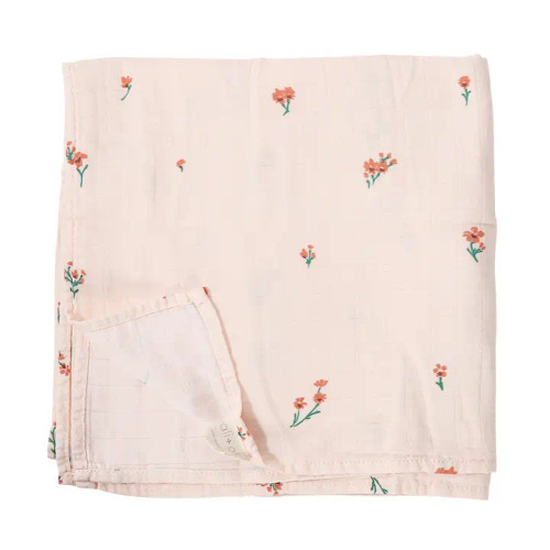 The charming pink floral swaddle design adds a touch of sweetness to your nursery. Crafted from high-quality muslin, this swaddle blanket becomes even softer with each wash.