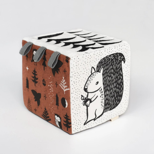 Introduce your little one to the wonders of the woodland with this delightful soft block toy from Wee Gallery.