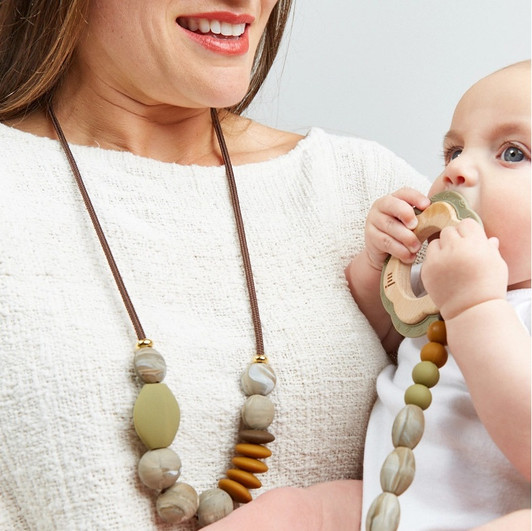Saddle Signature Teething Necklace | January Moon