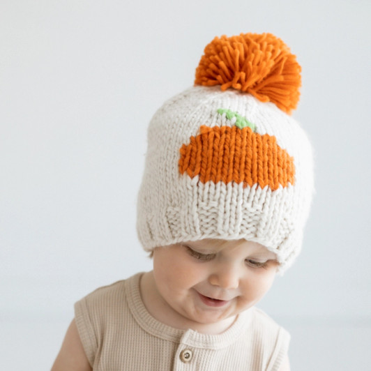 This pumpkin beanie is ideal for newborn photoshoots, festive gatherings, or simply adding a touch of whimsy to everyday wear.