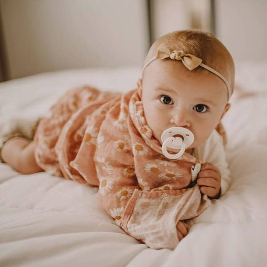 Swaddle Daisy Blush Pink | Mini Wander