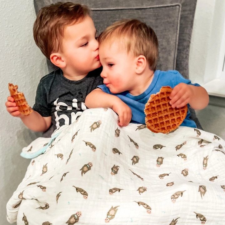 Otter Blanket | Bamboo Little