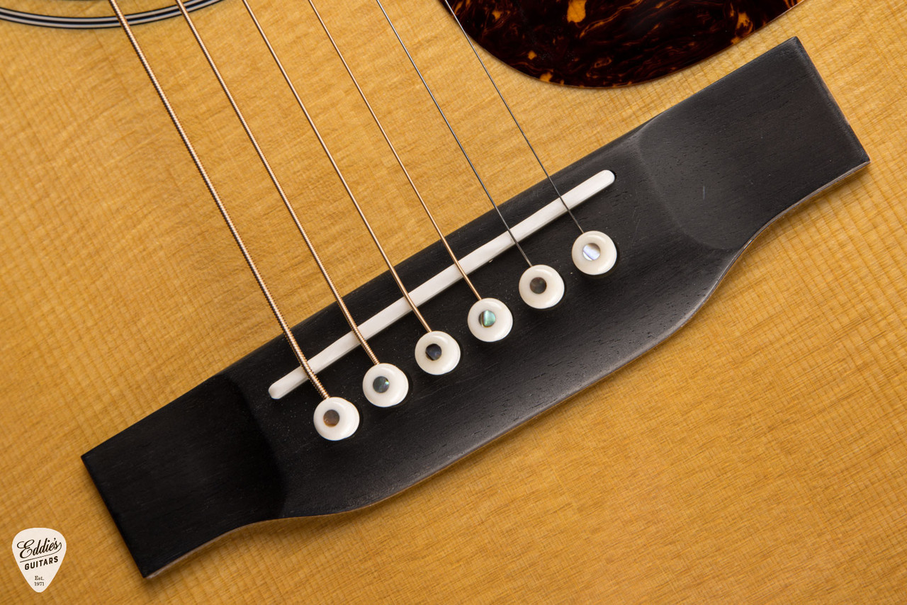 Martin J-40 / New For 2025 - Eddie's Guitars