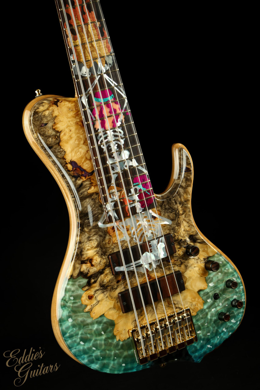 ESP オーダー品 6弦ベース 本日、完成したオーダーメイドベースを納品しました。 ESP AMAZEを6弦