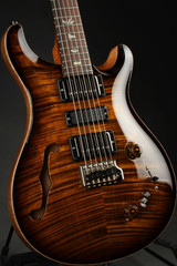 Hold - Paul Reed Smith Eddie's Guitars Wood Library Special Semi Hollow - Black Gold Burst/Brazilian Fretboard/Figured Mahogany Neck