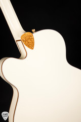 Gretsch G8424TG Billy Duffy Signature Falcon™ with Bigsby® LTD Vintage White Lacquer electric guitar