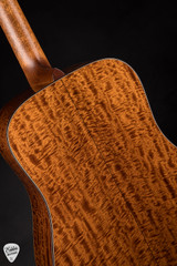 Bourgeois The Champ D – Aged Tone Adirondack Spruce & Beeswing Mahogany Acoustic Guitar