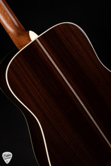 Martin HD-28 – Spruce & Rosewood Acoustic Guitar