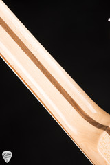 Rickenbacker 4005V Maple Glo bass guitar