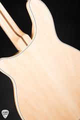 Rickenbacker 4005V Maple Glo bass guitar