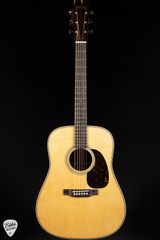 Martin HD-28 – Spruce & Rosewood Acoustic Guitar