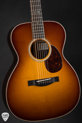 Santa Cruz OM Custom – Bearclaw Swiss Moon Spruce & African Blackwood Acoustic Guitar