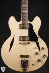 2021 – Gibson Custom Shop 1964 Trini Lopez Reissue CME Spec VOS Electric Guitar in White Sparkle