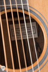 Santa Cruz Fingerstyle Custom – Ancient Orcas Island Cedar & Mun Ebony Acoustic Guitar