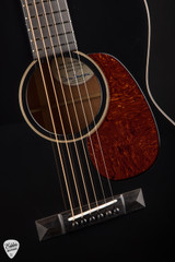 Bourgeois OMS Country Boy Black Top – Sinker Sitka Spruce & Sinker Mahogany Acoustic Guitar