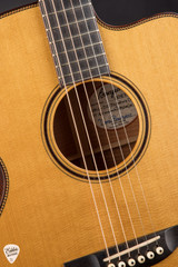 2019 – Bourgeois OMC DB Signature – Aged Tone Adirondack Spruce & Honduran Fiddleback Mahogany Acoustic Guitar