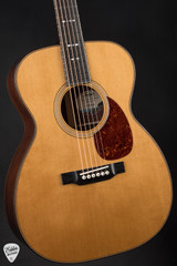 Bourgeois Touchstone Signature OM – Torrefied Sitka Spruce & Madagascar Rosewood Acoustic Guitar