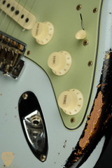 2024 - Fender Custom Shop 1961 Stratocaster Heavy Relic - Super Faded Aged Sonic Blue Over 3-Tone Sunburst