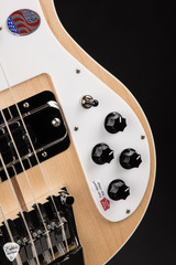 Rickenbacker 4003 - Maple Glo bass guitar