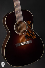 Collings C-00 Sunburst Acoustic Guitar with Sitka Spruce and Honduran Mahogany