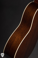 Collings C-00 Sunburst Acoustic Guitar with Sitka Spruce and Honduran Mahogany