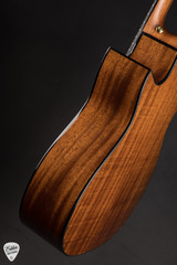 Hozen Gold Label Deep OM Acoustic Guitar with Golden Adirondack Spruce and Honduran Mahogany