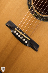 Hozen Gold Label Deep OM Acoustic Guitar with Golden Adirondack Spruce and Honduran Mahogany