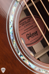 Label for Gibson Custom Shop Advanced Jumbo Anniversary Limited Edition Cremona Burst Acoustic Guitar