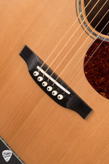 Bourgeois 00 12 Sawmill Limited Acoustic Guitar with Western Red Cedar and Madagascar Rosewood